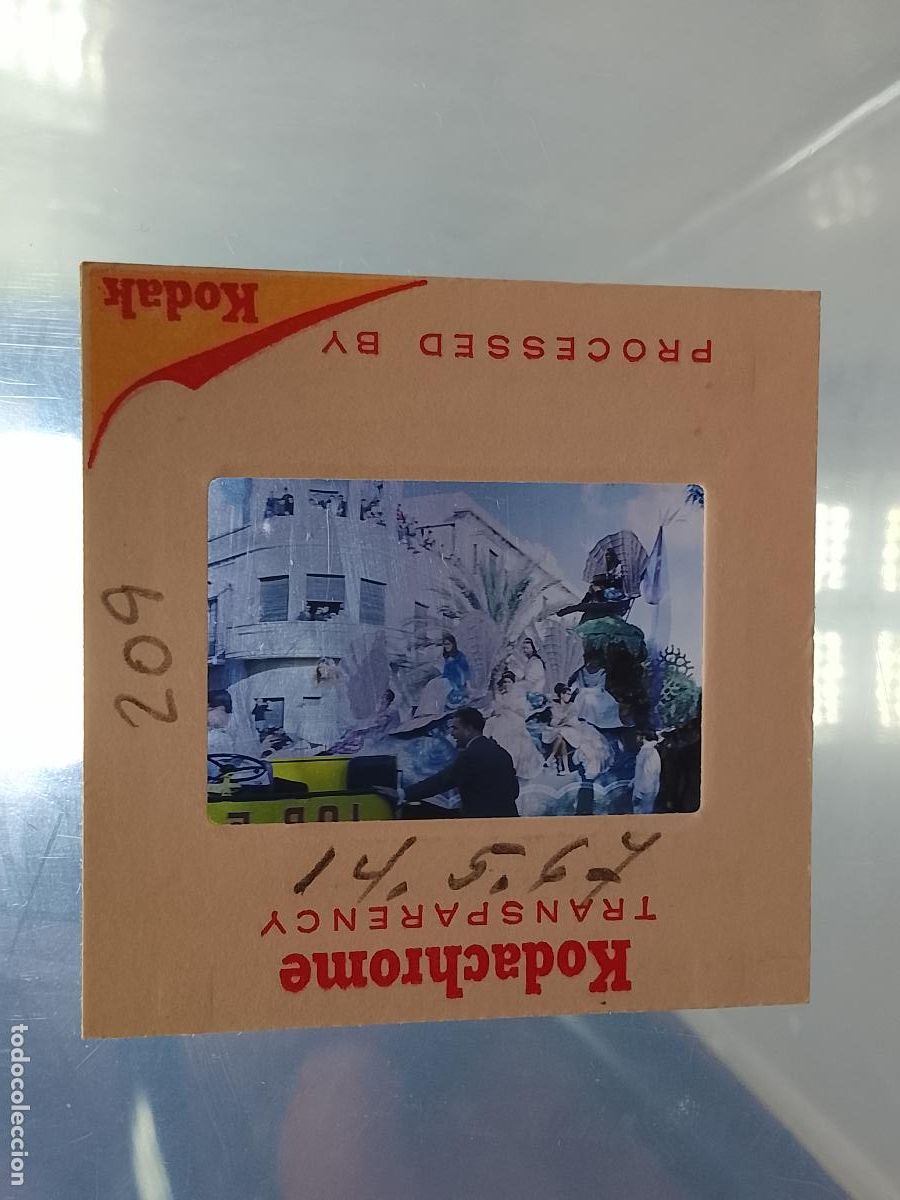 Fotograf&iacute;a antigua: DIAPOSITIVA HAGA SU OFERTA FIESTAS TIPICAS 1967 CARNAVAL DE CADIZ CABALGATA AGRUPACIONES DESFILES