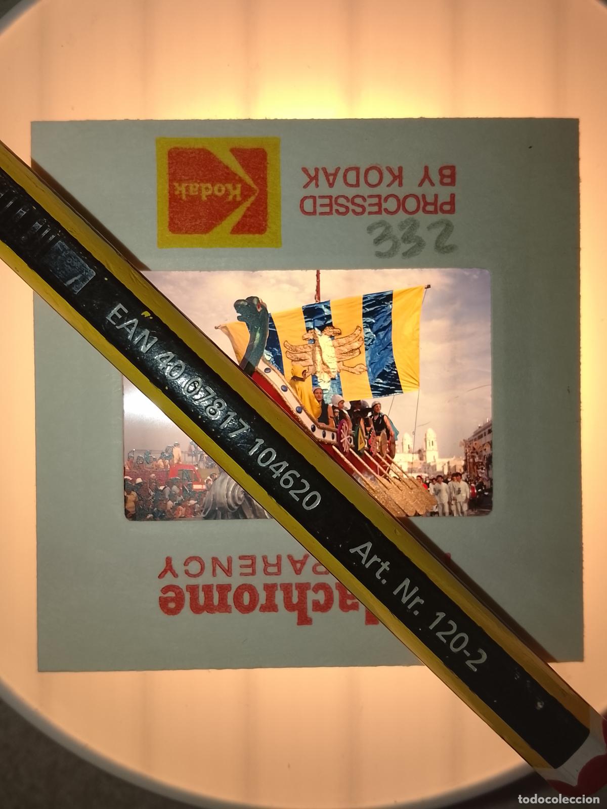 Fotograf&iacute;a antigua: DIAPOSITIVA HAGA SU OFERTA FIESTAS TIPICAS a&ntilde;os 60/70 CARNAVAL CADIZ CABALGATA AGRUPACIONES DESFILES