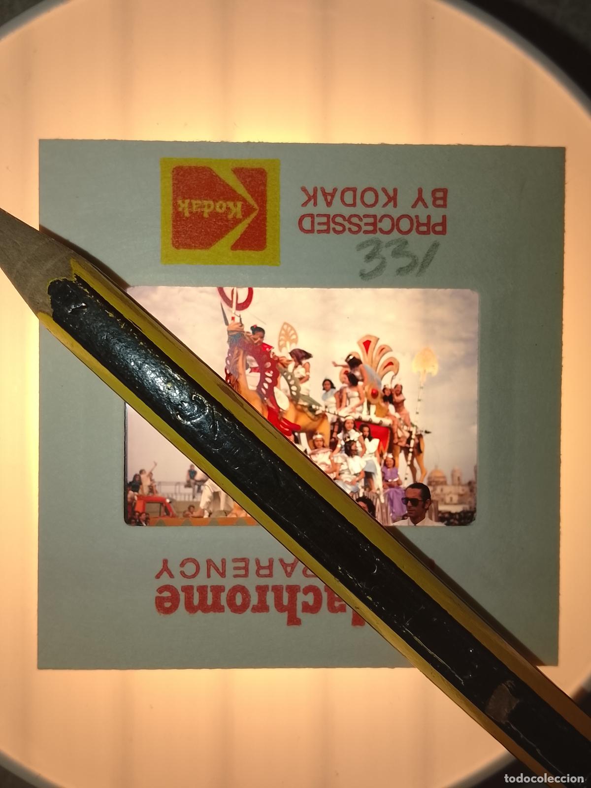 Fotograf&iacute;a antigua: DIAPOSITIVA HAGA SU OFERTA FIESTAS TIPICAS a&ntilde;os 60/70 CARNAVAL CADIZ CABALGATA AGRUPACIONES DESFILES