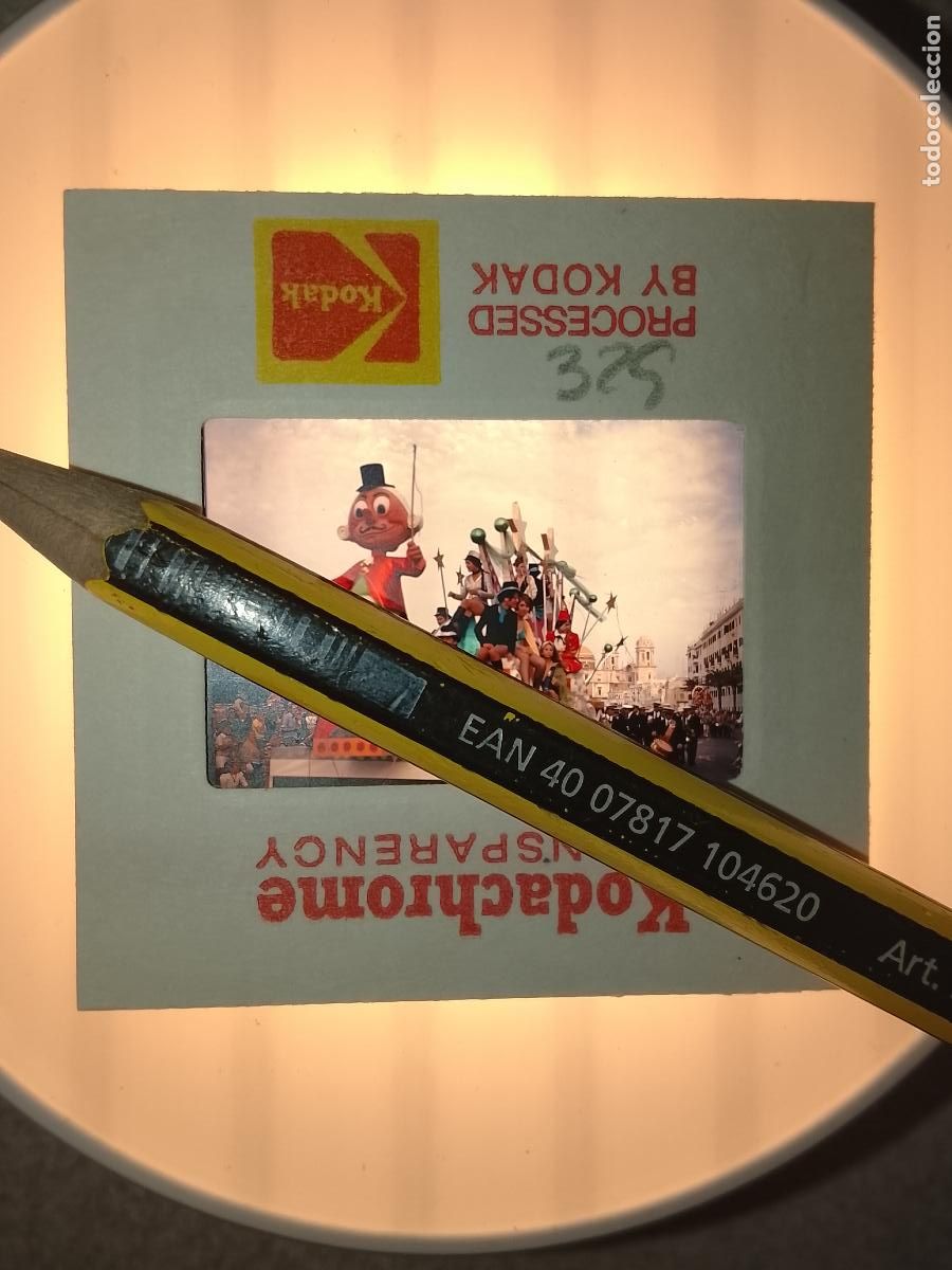 Fotografia antica: DIAPOSITIVA HAGA SU OFERTA FIESTAS TIPICAS a&ntilde;os 60/70 CARNAVAL CADIZ CABALGATA AGRUPACIONES DESFILES