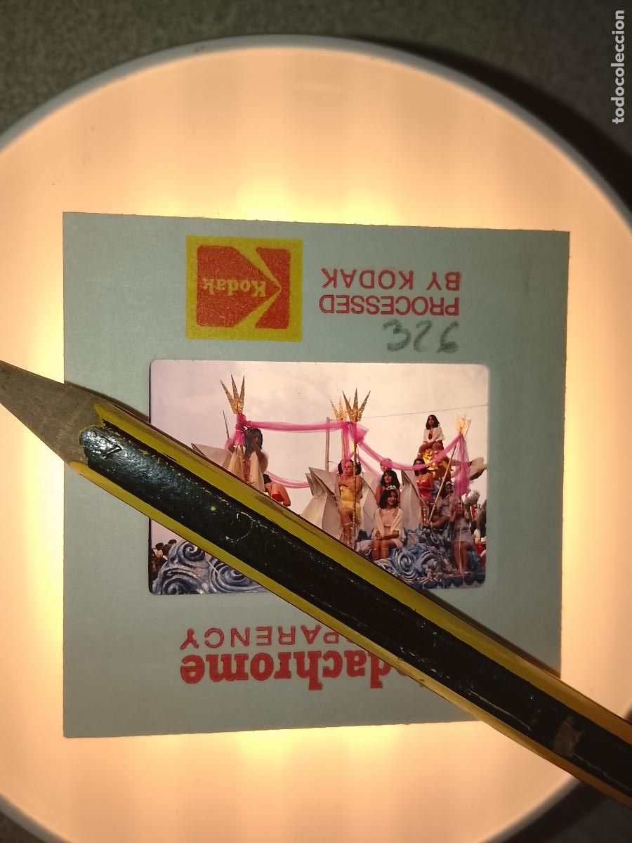 Fotograf&iacute;a antigua: DIAPOSITIVA HAGA SU OFERTA FIESTAS TIPICAS a&ntilde;os 60/70 CARNAVAL CADIZ CABALGATA AGRUPACIONES DESFILES