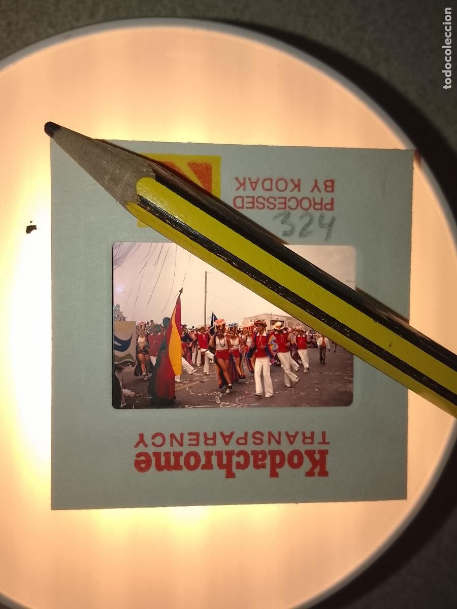 Fotograf&iacute;a antigua: DIAPOSITIVA HAGA SU OFERTA FIESTAS TIPICAS a&ntilde;os 60/70 CARNAVAL CADIZ CABALGATA AGRUPACIONES DESFILES