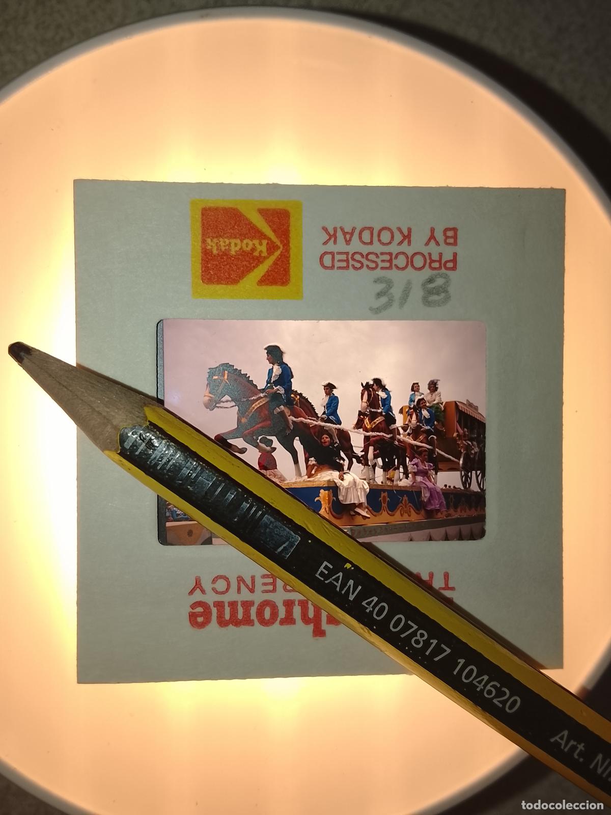 Fotograf&iacute;a antigua: DIAPOSITIVA HAGA SU OFERTA FIESTAS TIPICAS a&ntilde;os 60/70 CARNAVAL CADIZ CABALGATA AGRUPACIONES DESFILES