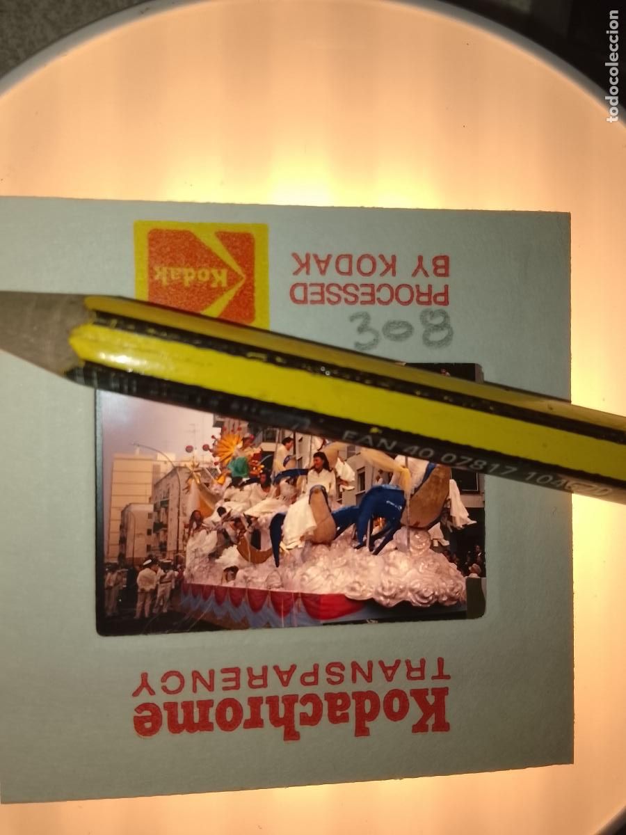 Fotograf&iacute;a antigua: DIAPOSITIVA HAGA SU OFERTA FIESTAS TIPICAS a&ntilde;os 60/70 CARNAVAL CADIZ CABALGATA AGRUPACIONES DESFILES
