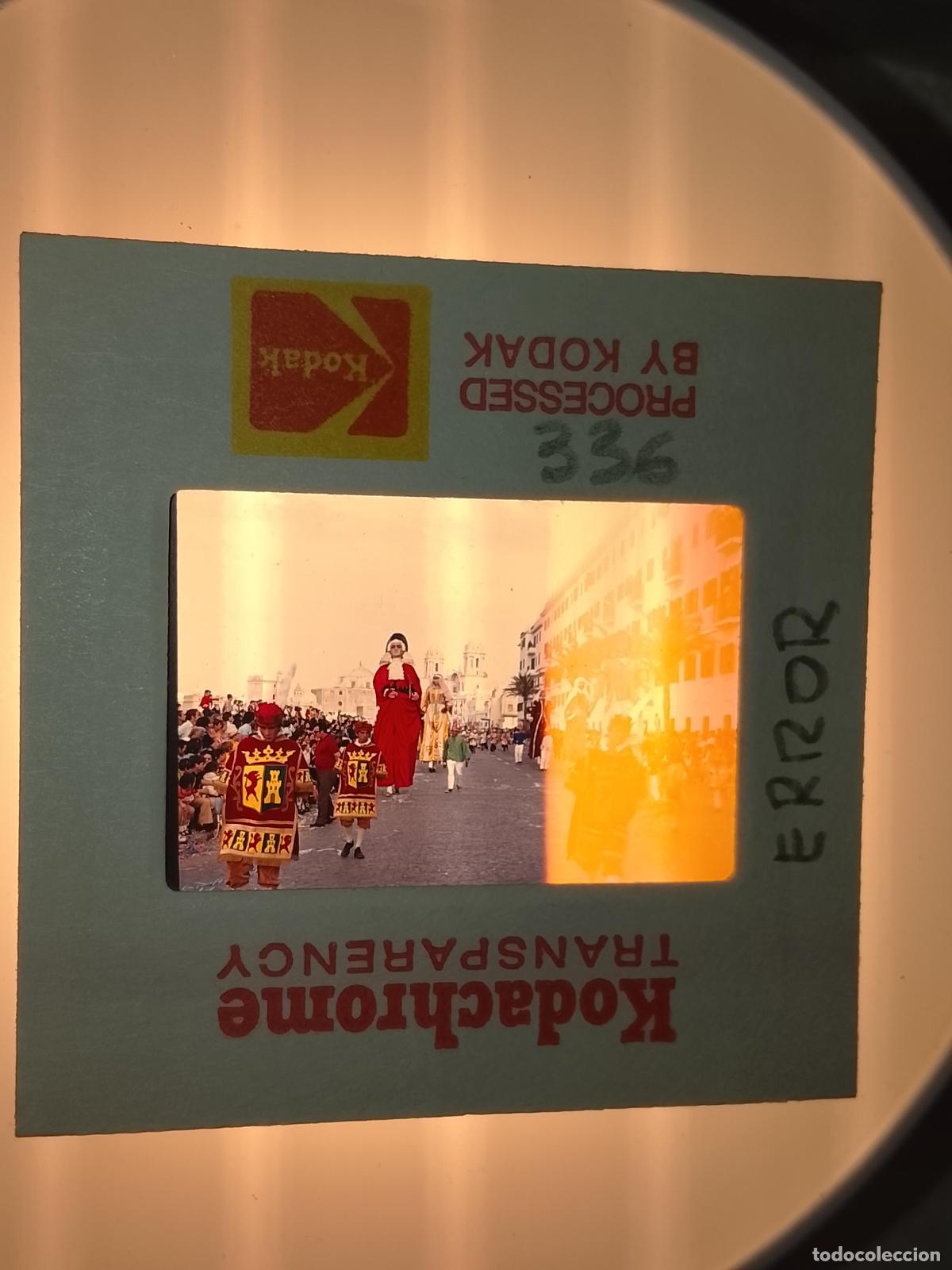 Fotograf&iacute;a antigua: DIAPOSITIVA HAGA SU OFERTA FIESTAS TIPICAS a&ntilde;os 60/70 CARNAVAL CADIZ CABALGATA AGRUPACIONES DESFILES