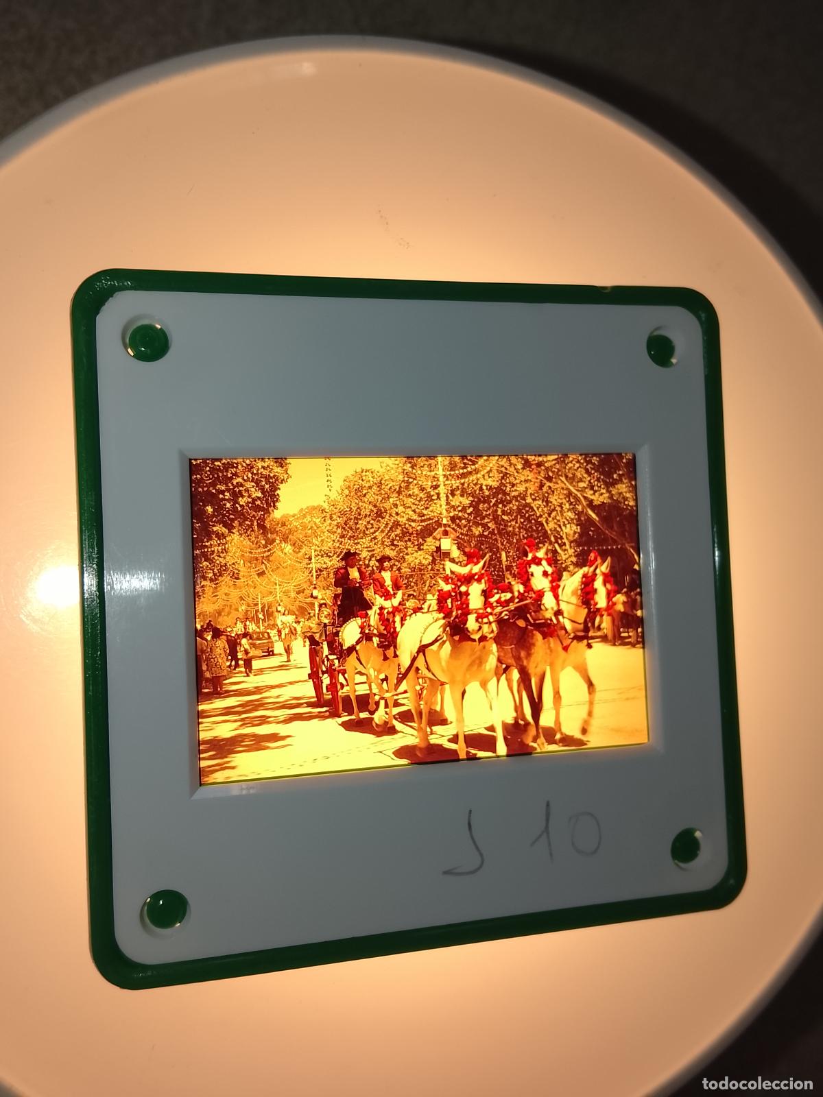 Fotograf&iacute;a antigua: DIAPOSITIVA A&Ntilde;OS 60 / 70 FERIA DEL CABALLO JEREZ DE LA FRONTERA CADIZ COCHES CABALLO PASEO CARRUAJE