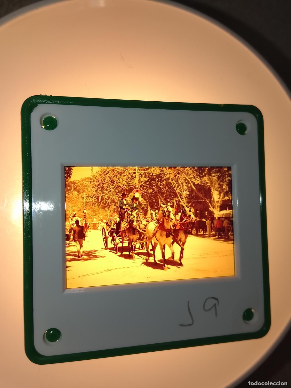 Fotograf&iacute;a antigua: DIAPOSITIVA A&Ntilde;OS 60 / 70 FERIA DEL CABALLO JEREZ DE LA FRONTERA CADIZ COCHES CABALLO PASEO CARRUAJE