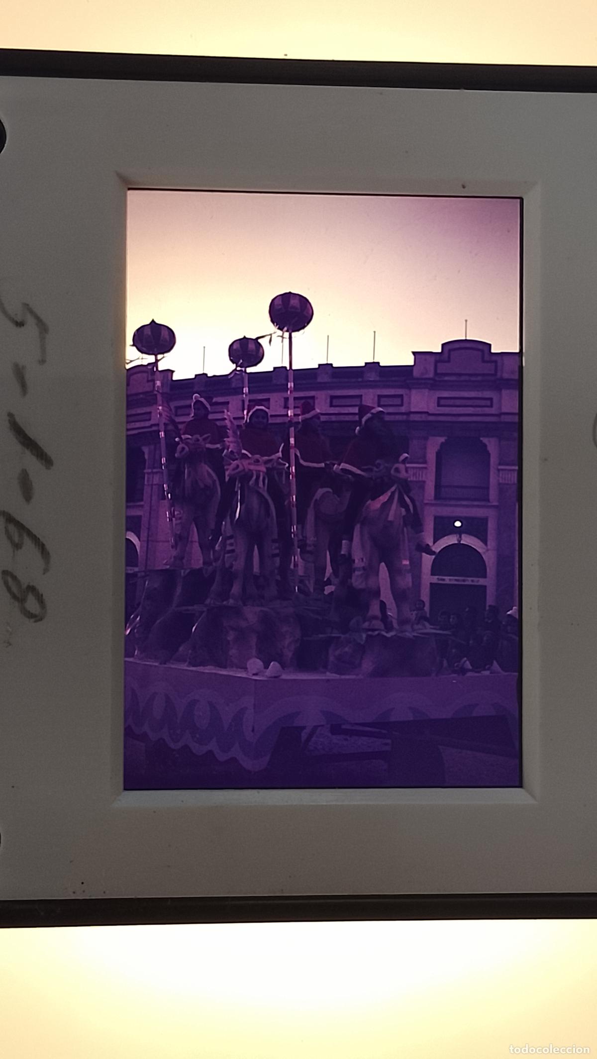 Fotograf&iacute;a antigua: DIAPOSITIVA A&Ntilde;O 1968 CABALGATA DE REYES MAGOS EN CADIZ CARROZAS
