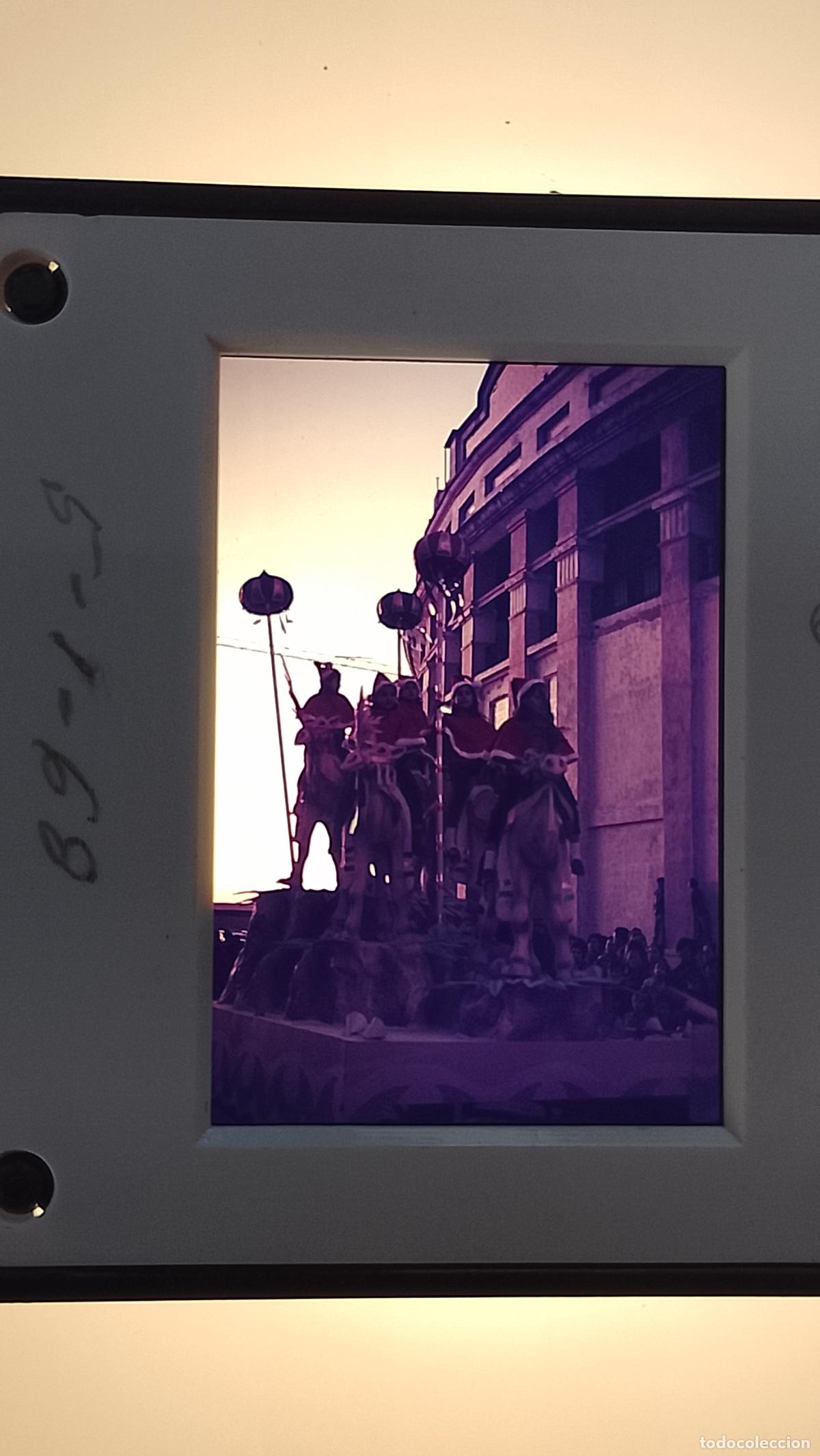 Fotograf&iacute;a antigua: DIAPOSITIVA A&Ntilde;O 1968 CABALGATA DE REYES MAGOS EN CADIZ CARROZAS