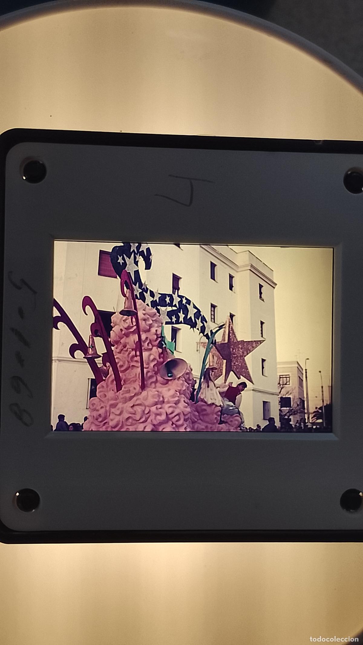 Fotograf&iacute;a antigua: DIAPOSITIVA A&Ntilde;O 1968 CABALGATA DE REYES MAGOS EN CADIZ CARROZAS