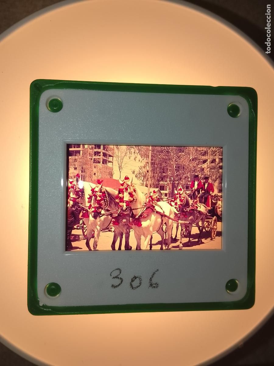 Fotograf&iacute;a antigua: DIAPOSITIVA A&Ntilde;Os 60s CADIZ JEREZ FERIA DEL CABALLO . RECINTO FERIAL COCHES DE CABALLOS