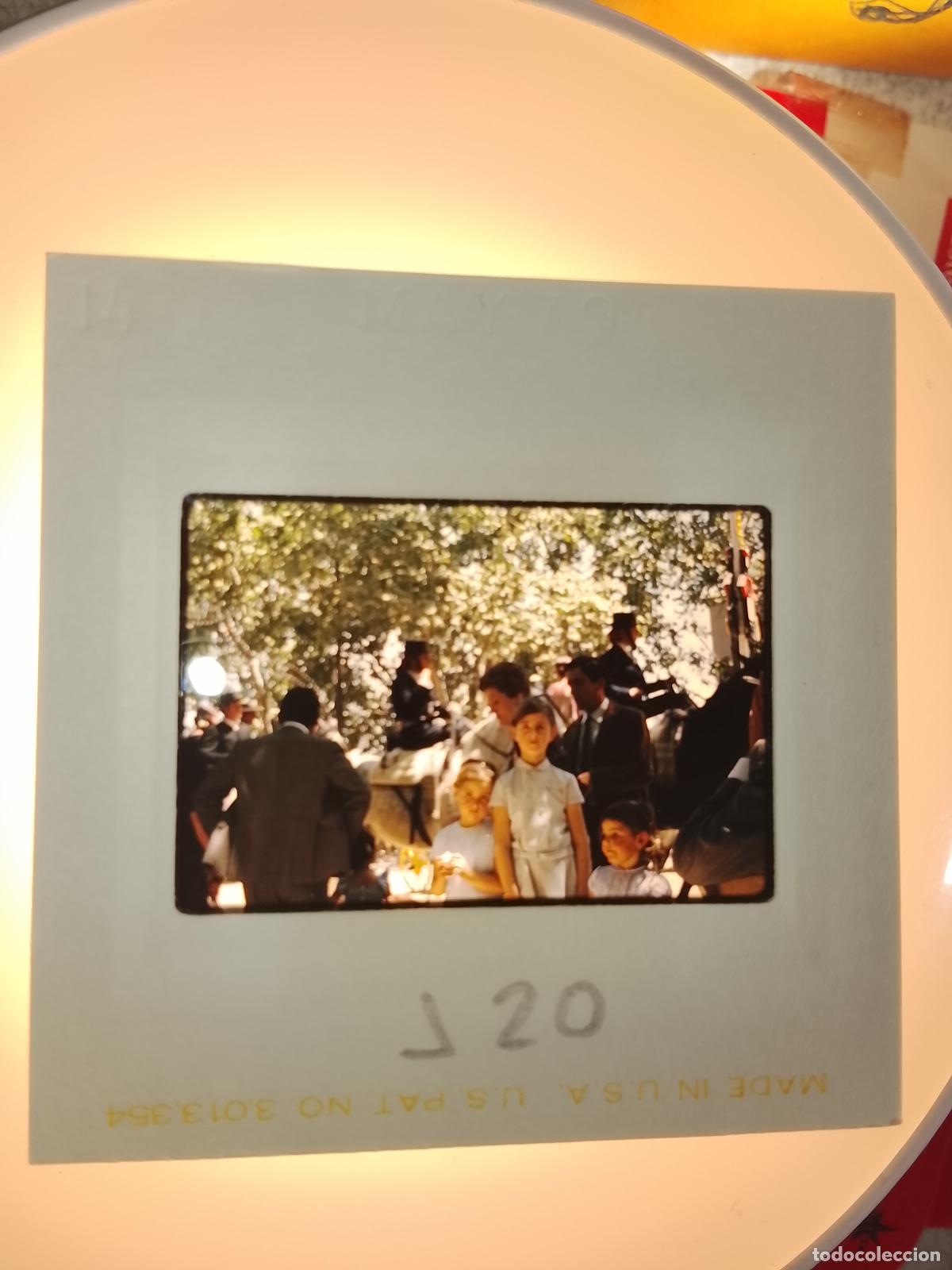 Fotograf&iacute;a antigua: DIAPOSITIVA A&Ntilde;O 1970 CADIZ JEREZ FERIA DEL CABALLO . RECINTO FERIAL COCHES DE CABALLOS