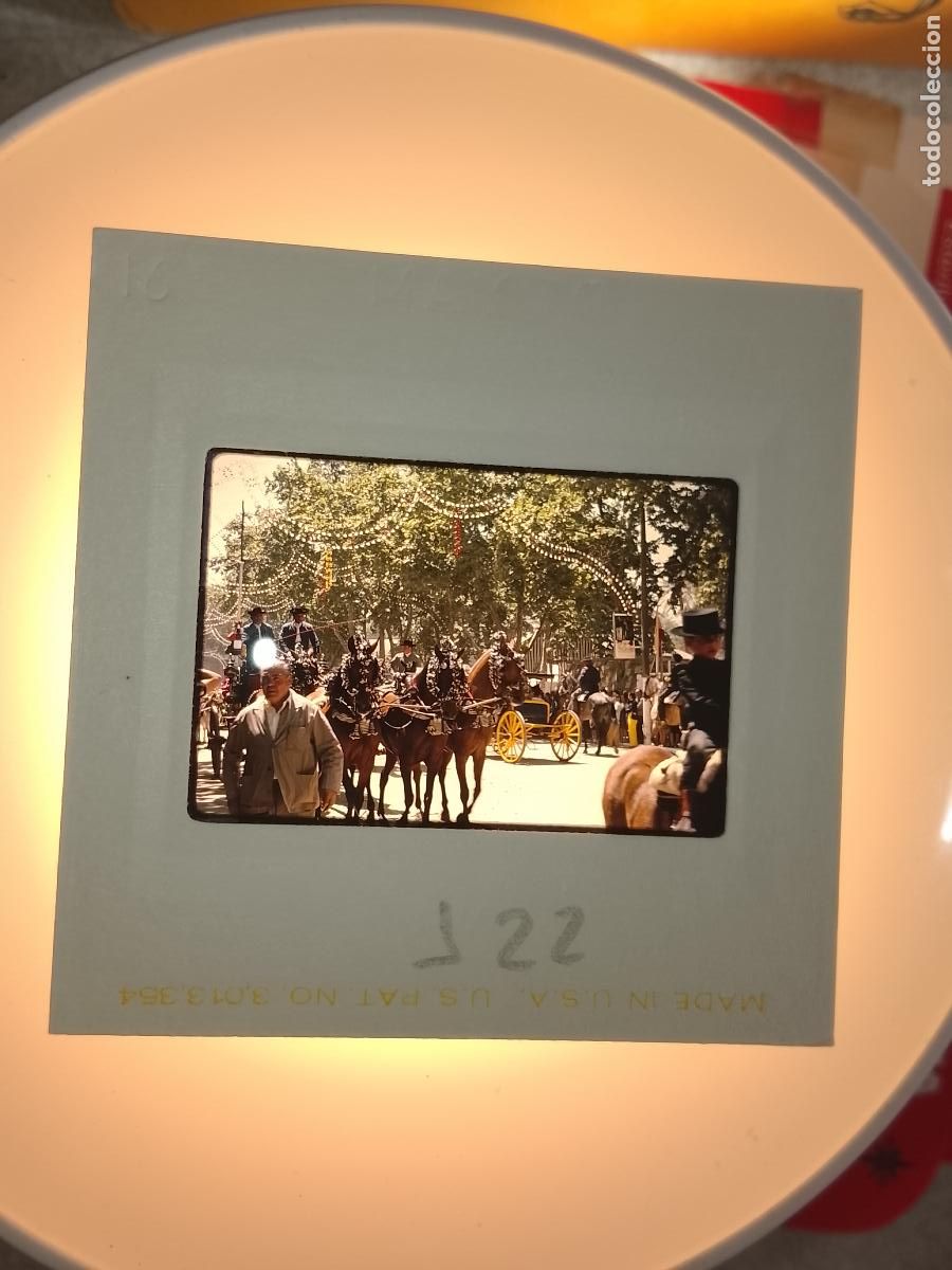 Fotograf&iacute;a antigua: DIAPOSITIVA A&Ntilde;O 1970 CADIZ JEREZ FERIA DEL CABALLO . RECINTO FERIAL COCHES DE CABALLOS