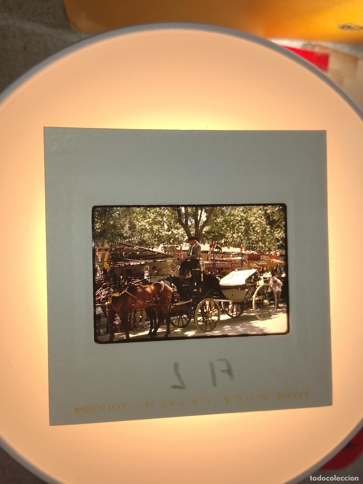 Fotograf&iacute;a antigua: DIAPOSITIVA A&Ntilde;O 1970 CADIZ JEREZ FERIA DEL CABALLO . RECINTO FERIAL COCHES DE CABALLOS