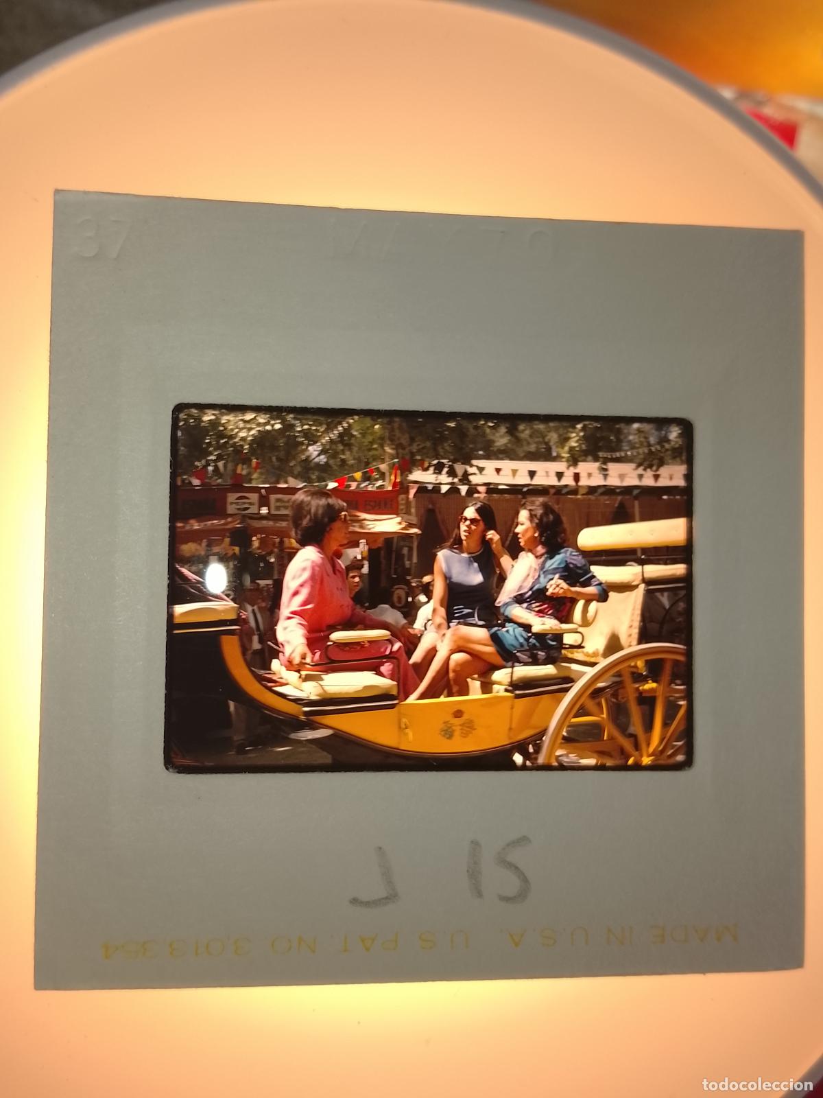 Fotograf&iacute;a antigua: DIAPOSITIVA A&Ntilde;O 1970 CADIZ JEREZ FERIA DEL CABALLO . RECINTO FERIAL COCHES DE CABALLOS