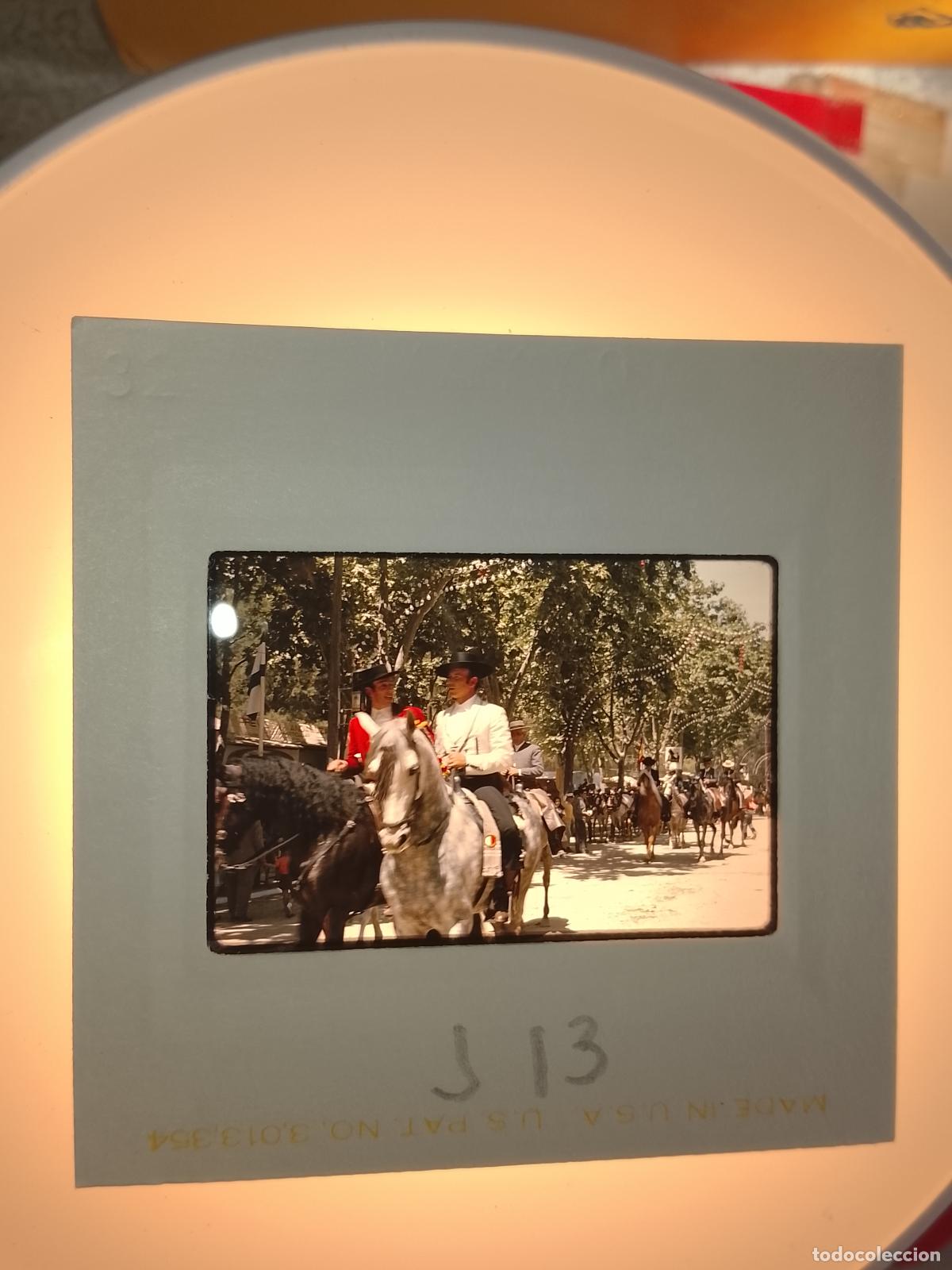 Fotograf&iacute;a antigua: DIAPOSITIVA A&Ntilde;O 1970 CADIZ JEREZ FERIA DEL CABALLO . RECINTO FERIAL COCHES DE CABALLOS