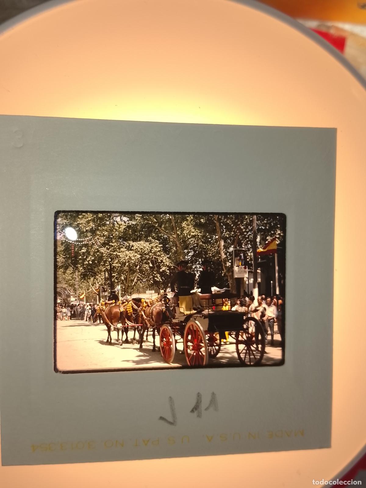 Fotograf&iacute;a antigua: DIAPOSITIVA A&Ntilde;O 1970 CADIZ JEREZ FERIA DEL CABALLO . RECINTO FERIAL COCHES DE CABALLOS
