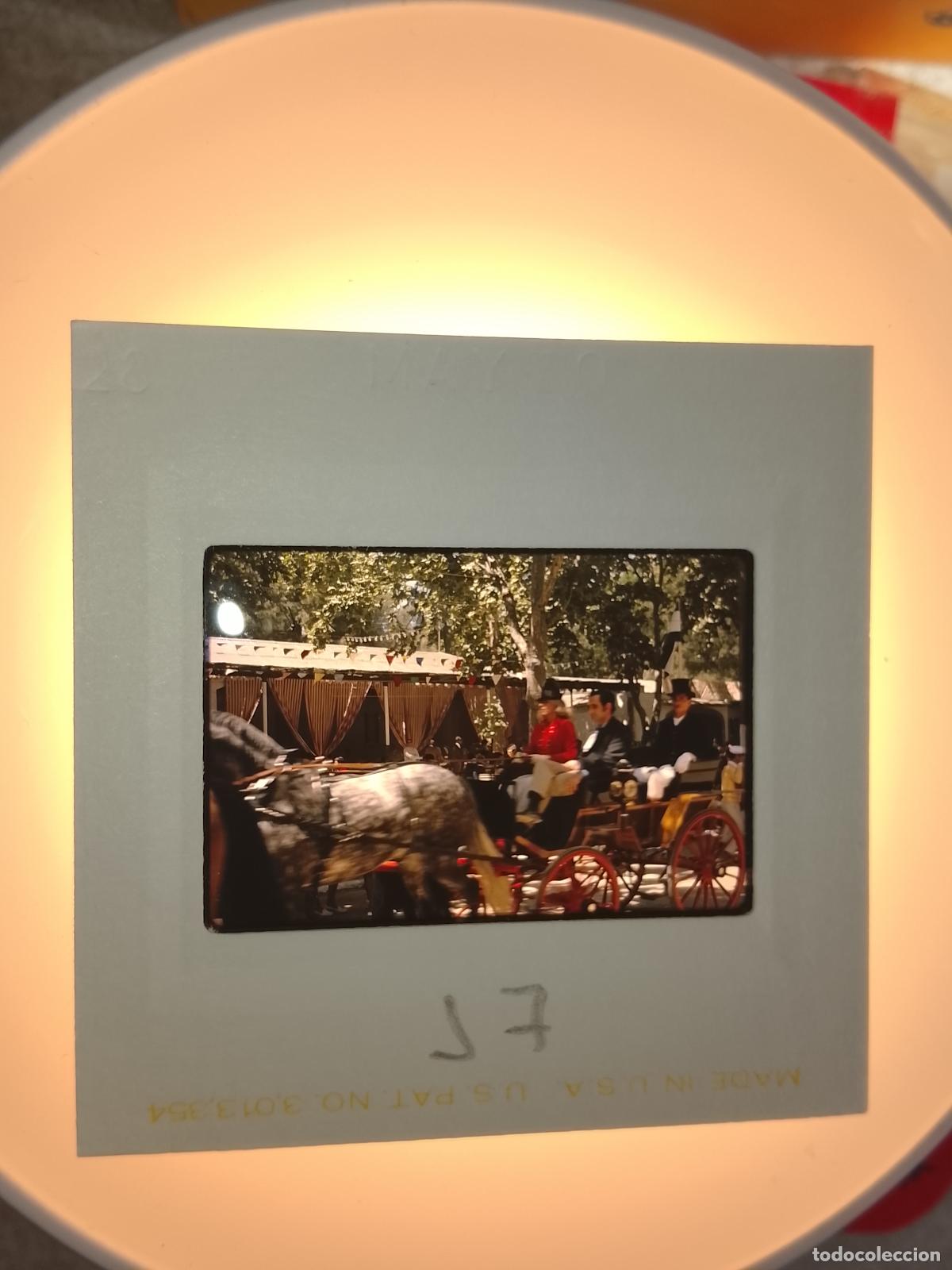 Fotograf&iacute;a antigua: DIAPOSITIVA A&Ntilde;O 1970 CADIZ JEREZ FERIA DEL CABALLO . RECINTO FERIAL COCHES DE CABALLOS