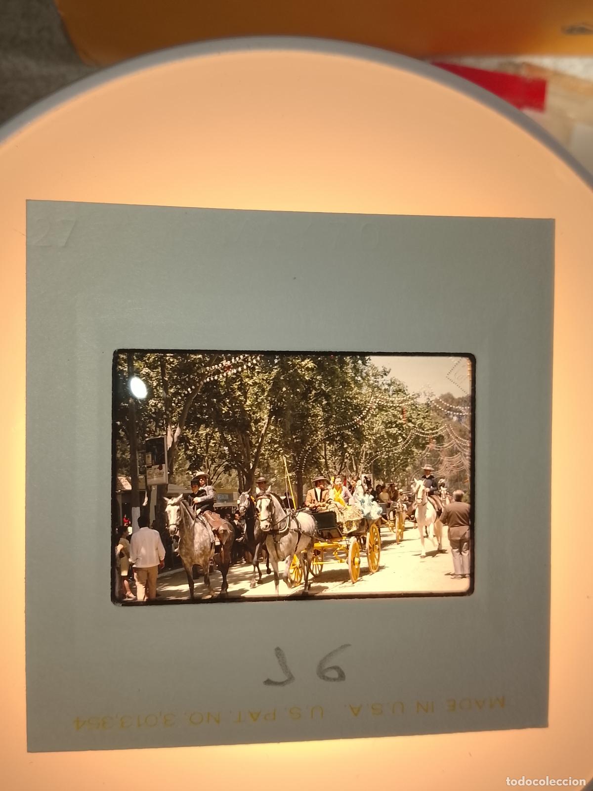 Fotograf&iacute;a antigua: DIAPOSITIVA A&Ntilde;O 1970 CADIZ JEREZ FERIA DEL CABALLO . RECINTO FERIAL COCHES DE CABALLOS