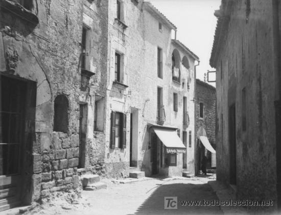 Photographie ancienne: PUEBLO. Calle de pueblo y tiendas. Negativo estereosc&oacute;pico. Circa 1915. Sin autor&iacute;a.