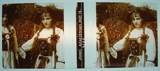 Photographie ancienne: ANTIGUA FOTOGRAFIA ESTEREOSCOPICA DE CRISTAL - ESTEREOCOPIA - JEUNES ALSACIENNES - AOUT - MIDE 10,5
