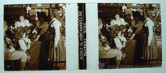Fotografia antica: ANTIGUA FOTOGRAFIA ESTEREOSCOPICA DE CRISTAL - ESTEREOCOPIA - ALSACE - MARCHANDESDE - POUPEES - MU&Ntilde;E