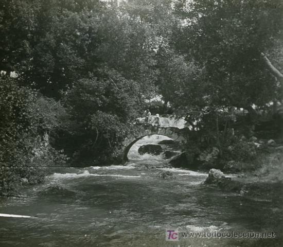 Fotografia antica: R&Iacute;O, PUENTE Y EXCURSIONISTAS. Bonita foto. Se desconoce el lugar. Circa 1925