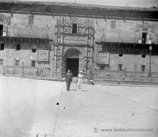 Antique Photography: PAREJA. Plaza. Hostal de los ryes Cat&oacute;licos. Santiago de Compostela. Galicia. Circa 1920