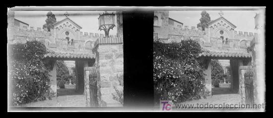 Fotograf&iacute;a antigua: Castillo. Puerta de entrada. Posiblemente Maresme. Circa 1920