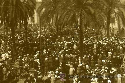Fotografia antica: FOTO ESTEREOSCOPICA CRISTAL 60X130 MUCHEDUMBRE EN LA PLAZA