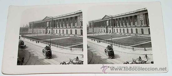 Fotografia antica: ANTIGUA FOTOGRAFIA ESTEREOSCOPICA DE PARIS - FRANCIA - COLUNNADE DU LOUVRE - MIDE 18 X 8,5 CMS - ED.