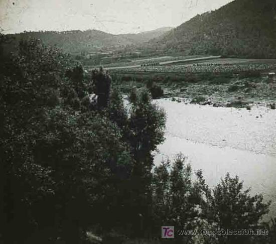 Fotografia antiga: Valle y r&iacute;o. Posiblemente el r&iacute;o Bes&oacute;s. Bonita imagen. Circa 1925