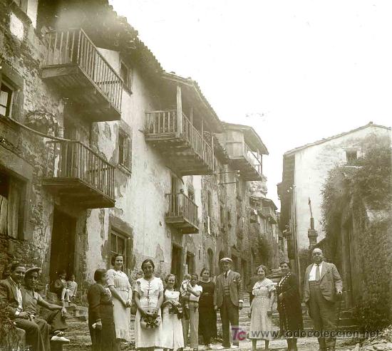 Fotograf&iacute;a antigua: Grupo familiar en Rupit. Costumbrista fotograf&iacute;a de toda una &eacute;poca. Circa 1930