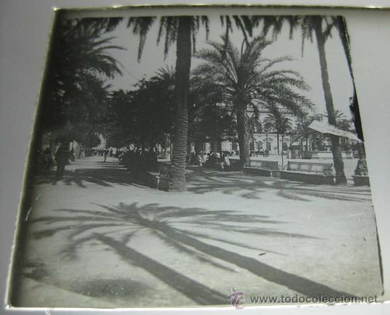 Fotografia antica: ANTIGUA ESTEREOSCOPIA DE CRISTAL, POSITIVO - UNA PLAZA DE MADRID - MIDE 10,5 X 4,3 CMS.