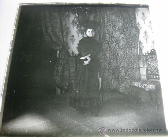 Fotografia antica: ANTIGUA ESTEREOSCOPIA DE CRISTAL, POSITIVO - PAREJA DE DAMAS - MIDE 10,5 X 4,3 CMS.