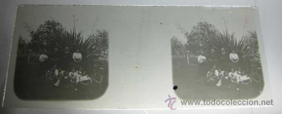 Fotografia antica: ANTIGUA ESTEREOSCOPIA DE CRISTAL, POSITIVO - FAMILIA - MIDE 10,5 X 4,3 CMS.