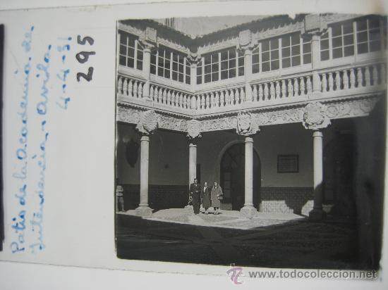 Fotografia antica: 3 cristales estereosc&oacute;picos de &Aacute;vila:patio academia de intendencia 1931personas + 2 CATEDRAL