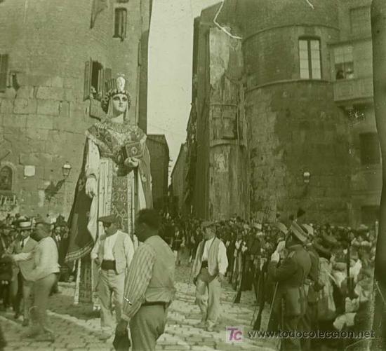 Fotografia antiga: Gigantes. Geganta. Festividad de la Merc&egrave;. Pla&ccedil;a Nova. Carrer del Bisbe. Circa 1900