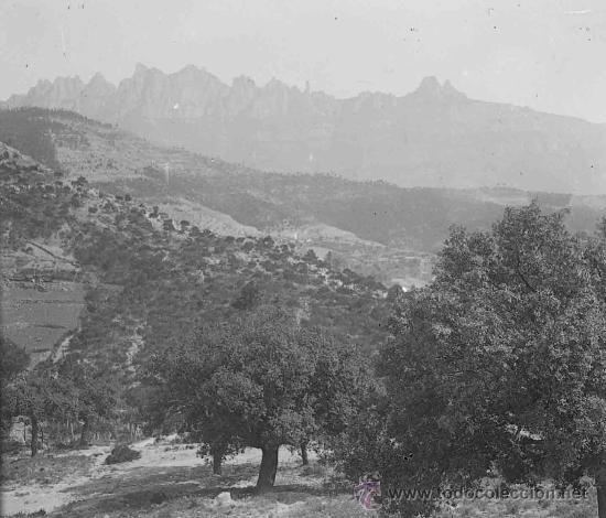 Fotografia antica: Montserrat. Campos y de fondo la monta&ntilde;a. Vista desde Castellbell i El Vilar. ca. 1910
