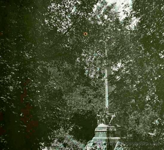 Fotografia antiga: Montserrat. Cruz y paso del v&iacute;a crucis. c. 1925