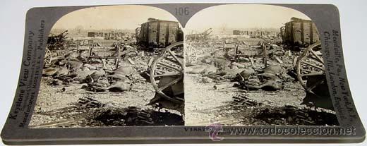 Fotografia antiga: TRAS EL PASO DEL EJERCITO ALEMAN - ED. KEYSTONE VIEW COMPANY - MADE IN U.S.A - MIDE 18 X 9 CMS.