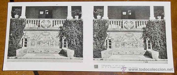 Fotografia antiga: ANTIGUA FOTO ESTEREOSCOPICA CERAMICA - 1&ordm; SERIE - COLECCION NUM. 1010 - BANCOS DE LA PLAZA DE ESPA&Ntilde;A