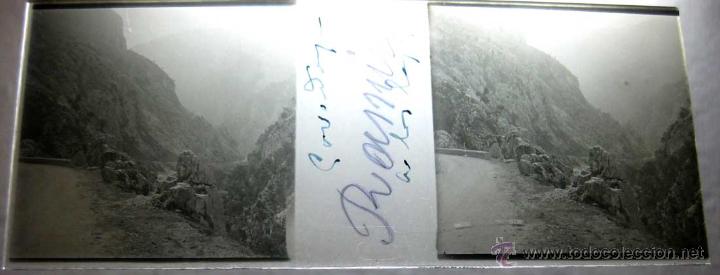 Fotograf&iacute;a antigua: ANTIGUA FOTOGRAFIA ESTEREOSCOPICA DE COVADONGA - ASTURIAS - EN CRISTAL - CARRETERA DE LOS LAGOS - MI