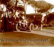 Antique Photography: Automovilismo. Carretera nacional. Coche y grupo de personas. c. 1925