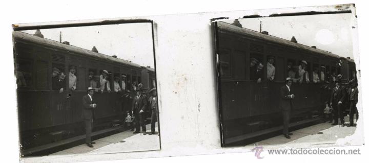 Fotografia antica: VAGON DE PASAJEROS DE FERROCARRIL, CRISTAL POSITIVO ESTEREOSCOPICA, MIDE 10,6 X 4,3 CMS.
