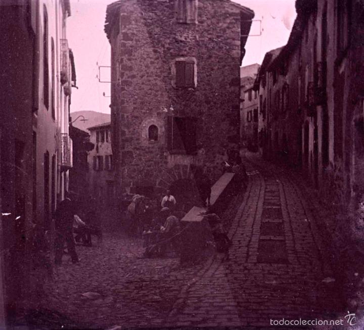 Fotograf&iacute;a antigua: Pueblo. Pirineo. Calle. Personas. c. 1920