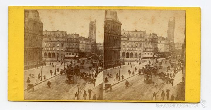 Fotografia antiga: Estereosc&oacute;pica: Vista de una calle, con carruajes.