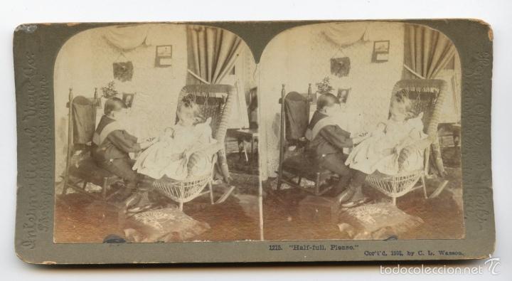 Fotografia antiga: Escena infantil, dos ni&ntilde;os jugando.  Decatur, Illinois. U.S.A. Home office and Factory,  Internation