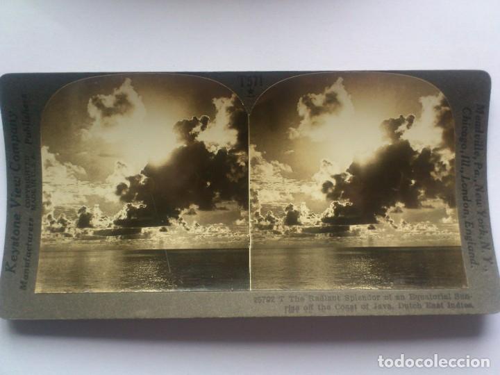 Fotograf&iacute;a antigua: KEYSTONE VIEW COMPANY, SALIDA DEL SOL ECUATORIAL EN LA COSTA DE JAVA, ORIGINAL, A&Ntilde;OS 20