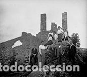 Antique Photography: Catalu&ntilde;a. Grupo de excursionistas en unas ruinas sin identificar. c. 1900